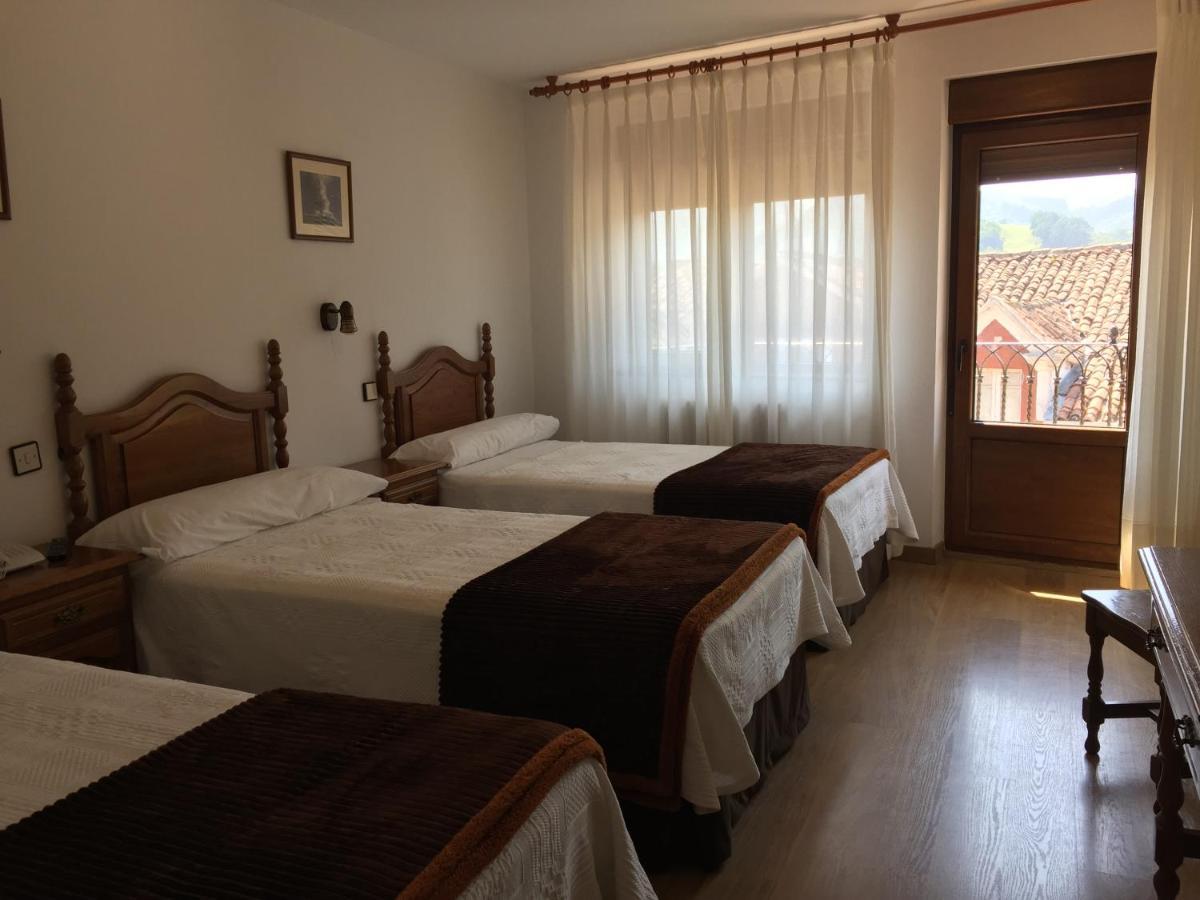 Hotel Trespalacios Panes Εξωτερικό φωτογραφία